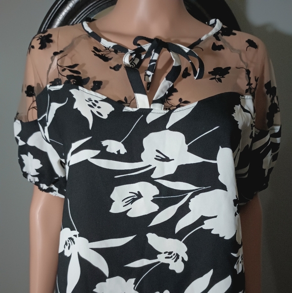 Blouse - Picture 1 of 13